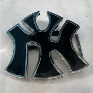 Stylish Black and Silver New York Yankees Belt Buckle